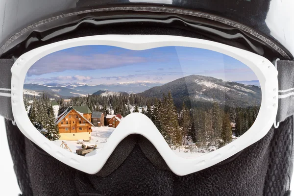 Snowboarder mirando las montañas — Stockfoto