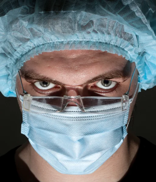 Cirujano en máscara quirúrgica — Foto de Stock