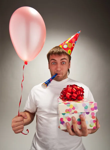 Mannen firar födelsedag — Stockfoto