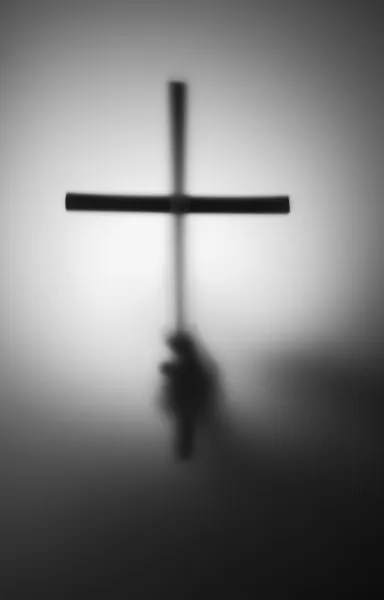Silhouet van hand met kruis — Stockfoto