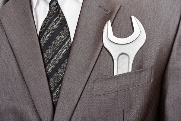 Klíč v kapse obleku podnikatel — Stock fotografie