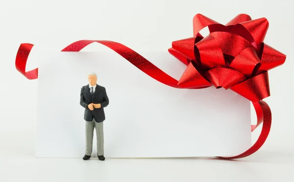 Figurina di uomo d'affari con carta regalo — Foto Stock