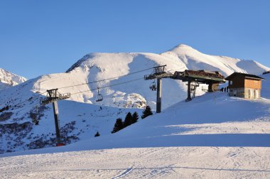 Kış sporları için asansörleri varış