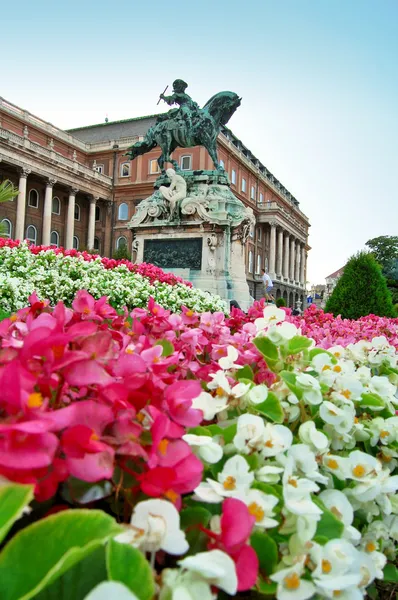 La statua del principe Eugenio di Savoia di fronte al castello di Buda, Budapest — Foto Stock