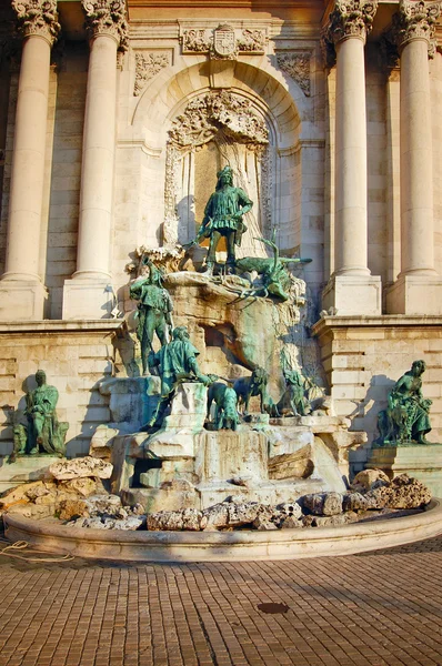 Fontána v královském paláci v Budapešti — Stock fotografie