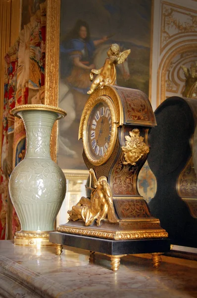 Ρολόι, λεπτομέρεια από το παλάτι των Βερσαλλιών, Γαλλία — Φωτογραφία Αρχείου