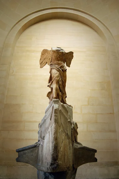 Nike seger av Samothrake, Louvren, paris — Stockfoto