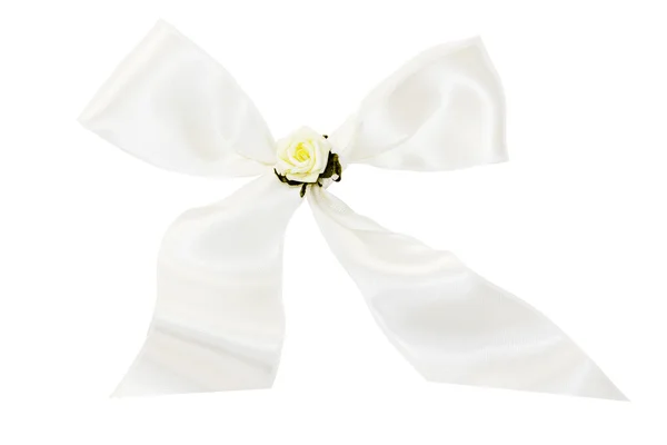Fita de seda branca com um arco — Fotografia de Stock