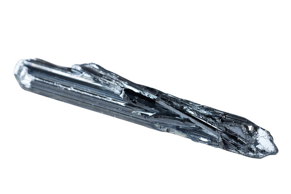 Минеральный стибнит кристалл на белом фоне

