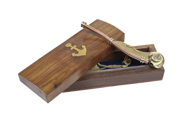 Boson píšťalka s dřevěný box — Stock fotografie