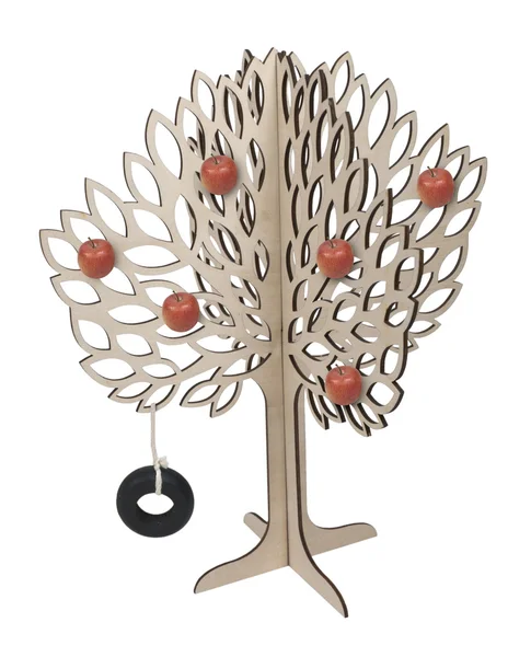 Качели шин на яблоневом дереве — стоковое фото