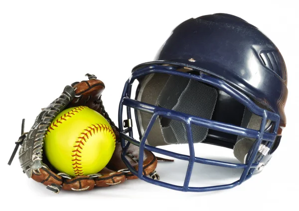 Helm, gelber Softball und Handschuh — Stockfoto