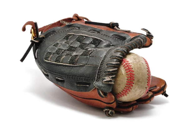 Старый бейсбол и перчатки — стоковое фото
