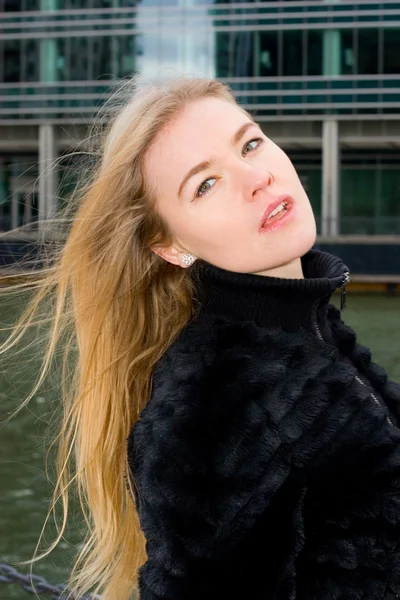 Young Russian Woman Posing City Backdrop — Stock Photo, Image