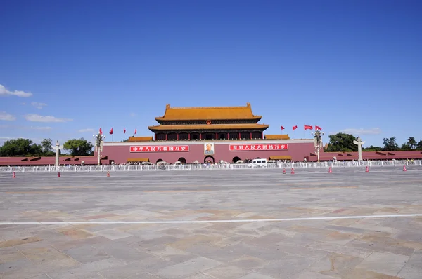 Peking náměstí Nebeského klidu věž a changan ulice — Stock fotografie