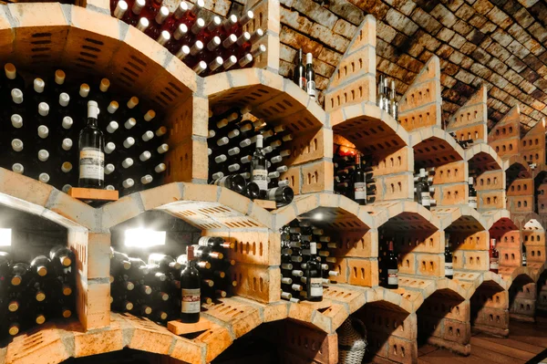 Στοιβάζονται μπουκάλια κρασιού — Φωτογραφία Αρχείου