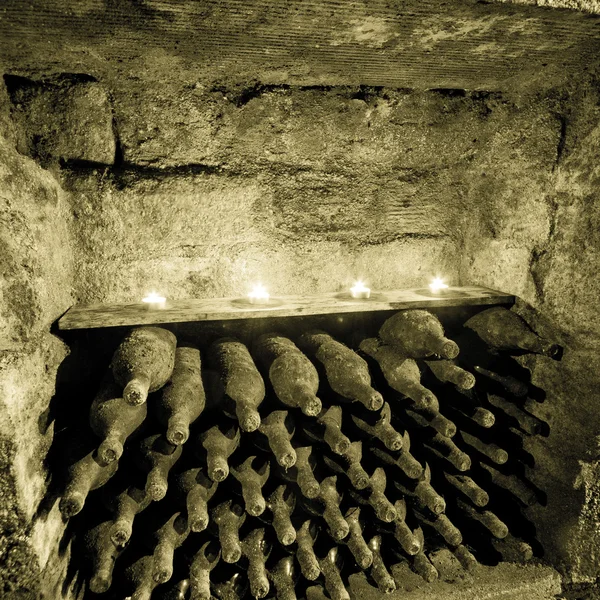 Sticle de vin cu lumânări — Fotografie, imagine de stoc