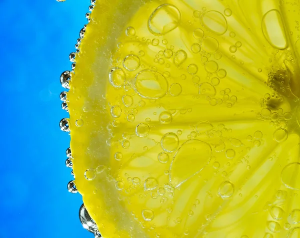 Stock image Lemon with bubbles