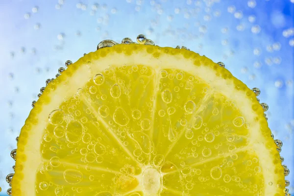 Zitrone mit Blasen — Stockfoto