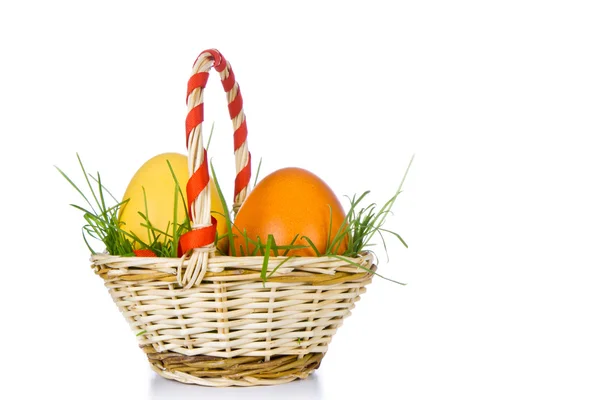 Cesta con huevos de Pascua — Foto de Stock