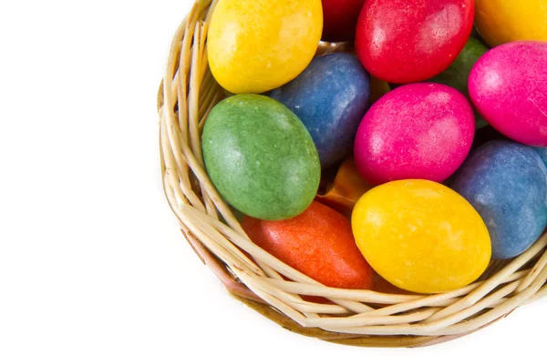 Sepette renkli paskalya yumurtaları — Stok fotoğraf