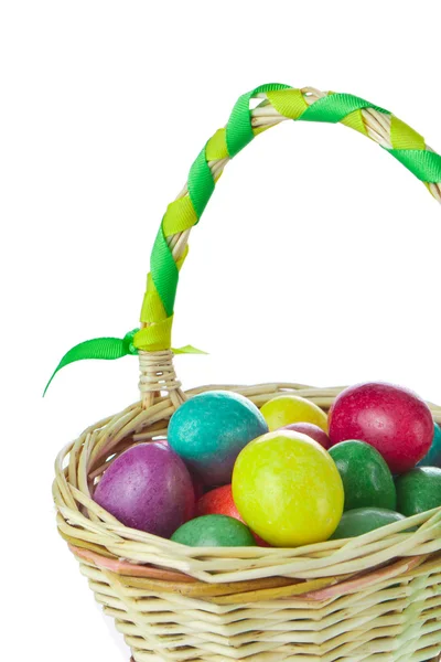 Húsvéti tojás a kosárban — Stock Fotó