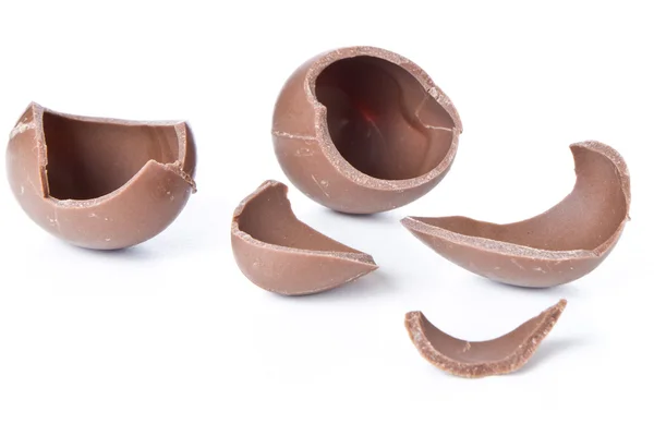 Knäckt choklad ägg — Stockfoto