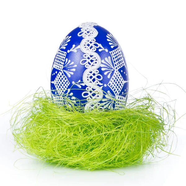 Easter egg in grass — Stock Photo, Image