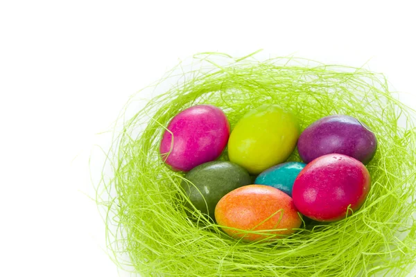 Huevos de Pascua en el nido —  Fotos de Stock