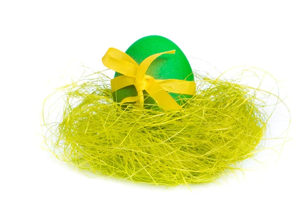 Oeuf de Pâques dans le nid — Photo