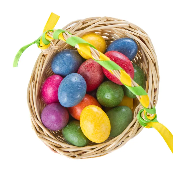 Huevos de Pascua en cesta — Foto de Stock