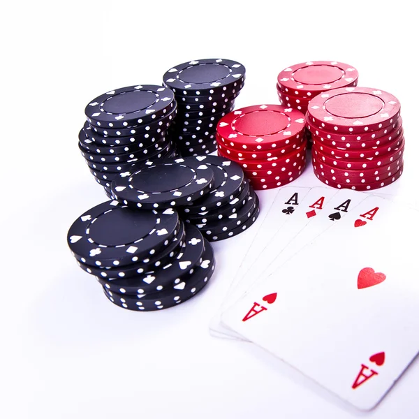 Oyun kartları ve poker çipleri — Stok fotoğraf