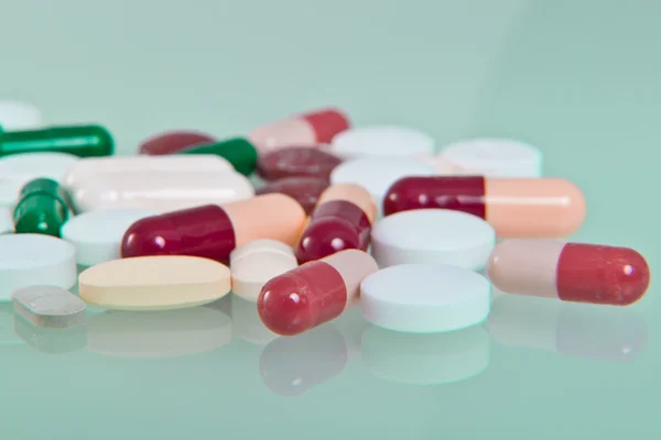Vários comprimidos — Fotografia de Stock