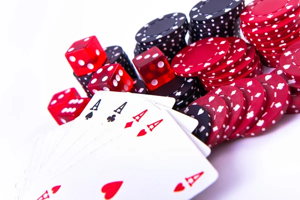 Asy, kości i poker żetony — Zdjęcie stockowe