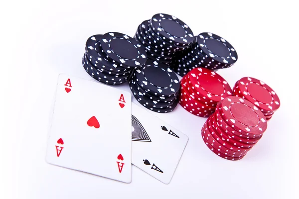 Hrací karty a pokerové žetony — Stock fotografie