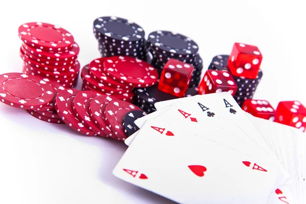 Ess, tärningar och poker chips — Stockfoto