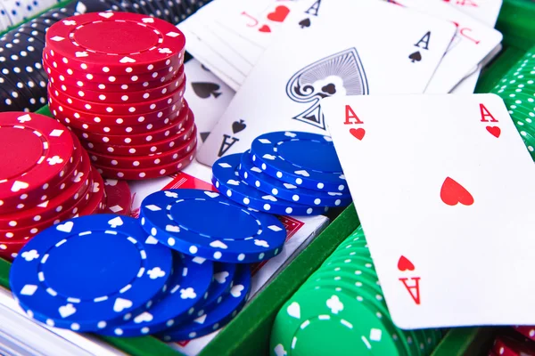 Poker žetony s eso — Stock fotografie