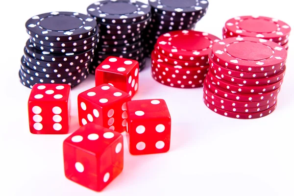 Fichas de poker e dados — Fotografia de Stock