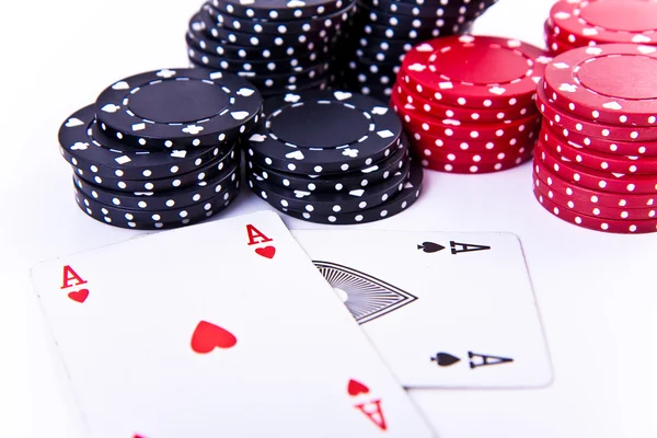 Kártyák és pókerzsetonok — Stock Fotó