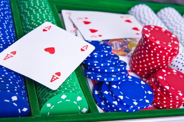 Pokerfiches met aas — Stockfoto