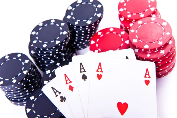 Відтворення карт і покерних фішок — стокове фото