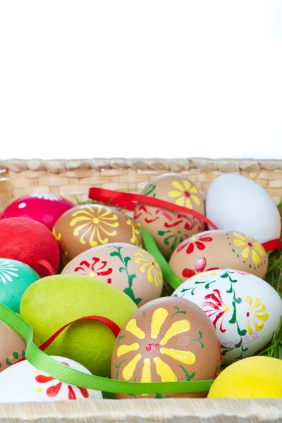 Раскрашенные пасхальные яйца — стоковое фото