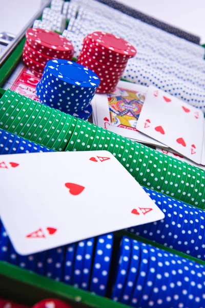 Poker žetony s eso — Stock fotografie