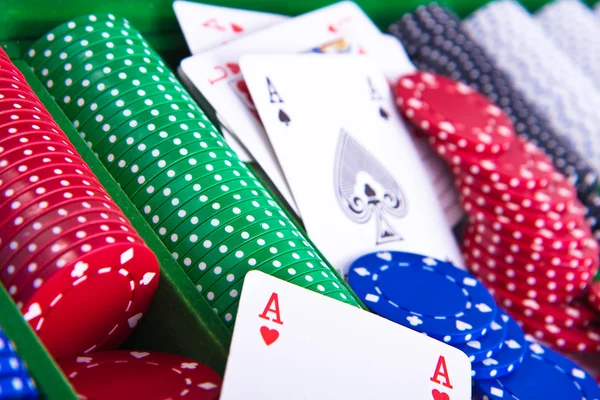 Покерні чіпи з тузом — стокове фото