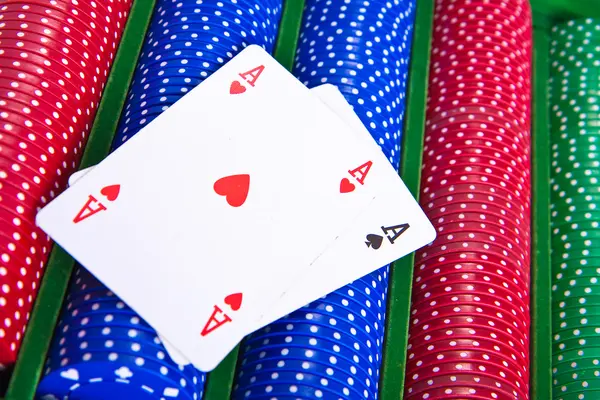 Fichas de poker con as —  Fotos de Stock