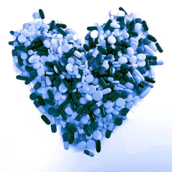 Różne tabletki w kształcie serca — Zdjęcie stockowe