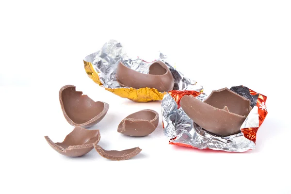 Prasklý čokoládové vajíčko — Stock fotografie