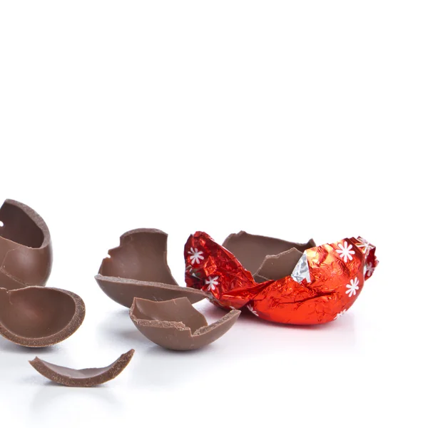 Uovo di cioccolato incrinato — Foto Stock
