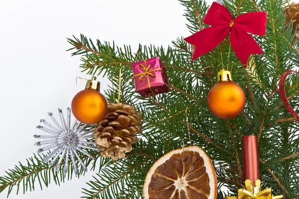Weihnachtsbaum geschmückt — Stockfoto