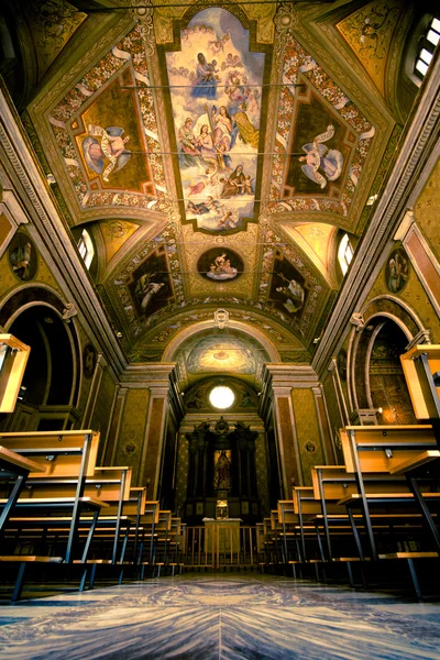 Italienska kyrkliga itnerior — Stockfoto